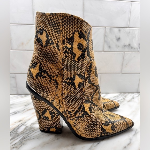 STEVE Madden Women's Rarely Western Leather Booties - Picture 2 of 11